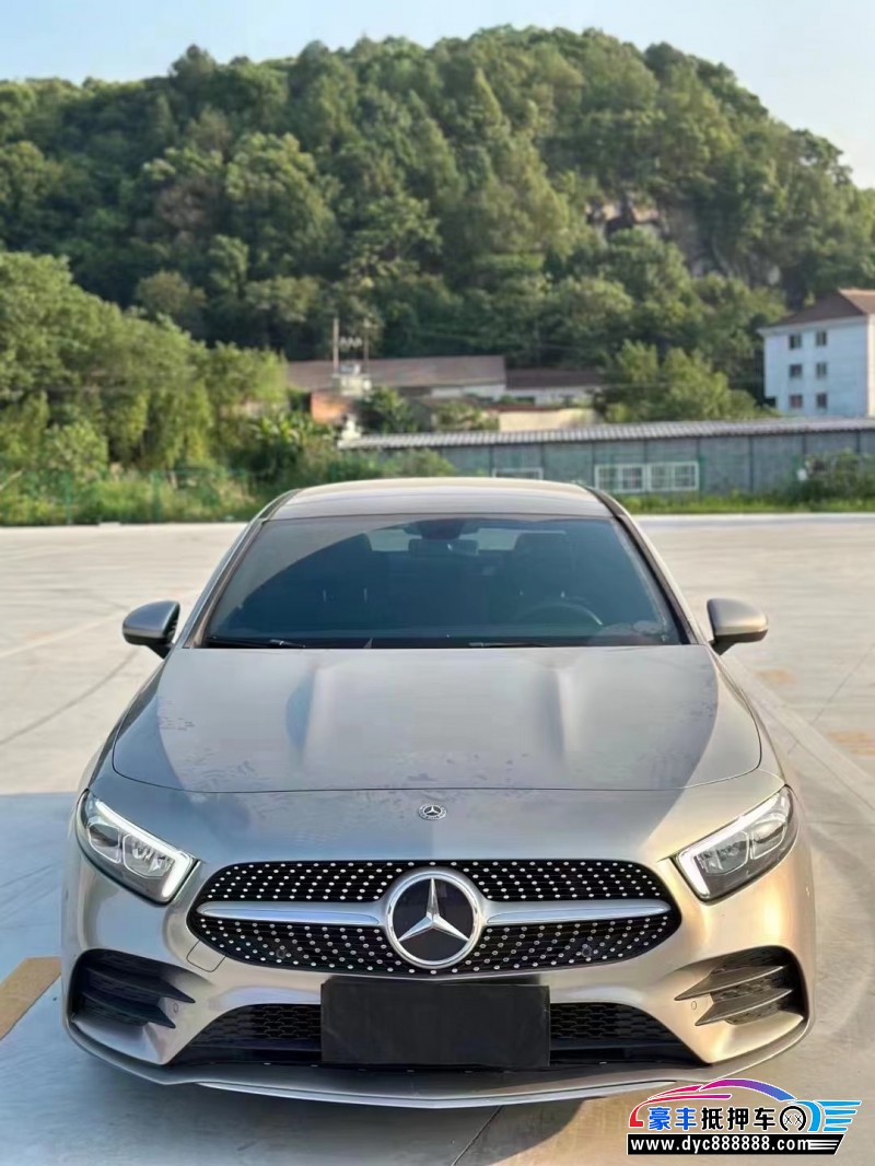 19年奔驰A轿车抵押车出售