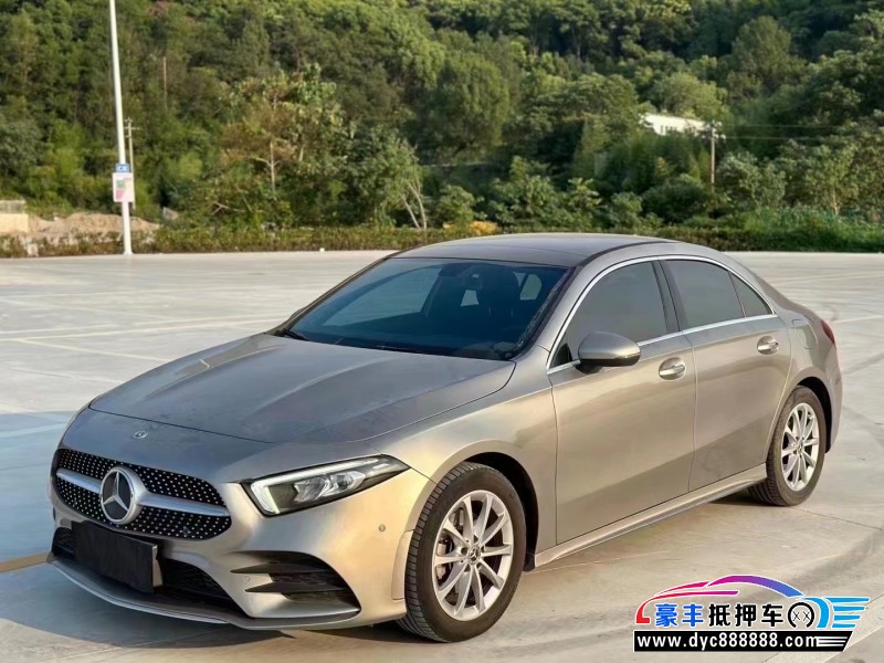19年奔驰A轿车抵押车出售
