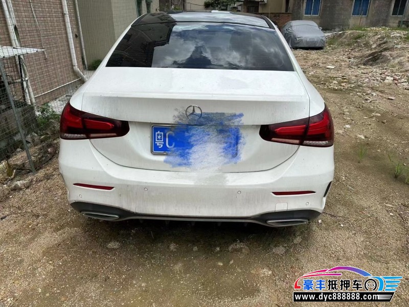 19年奔驰A轿车抵押车出售