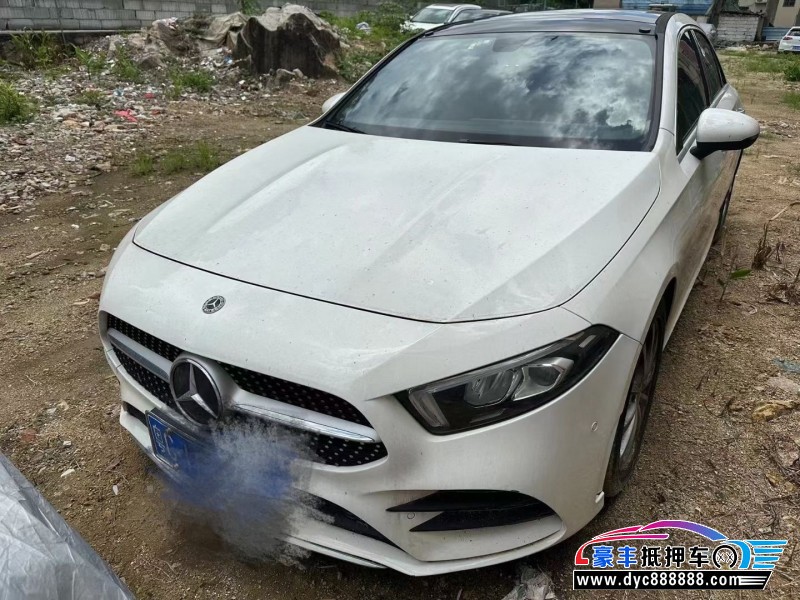 19年奔驰A轿车抵押车出售