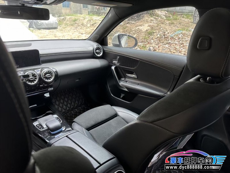 19年奔驰A轿车抵押车出售