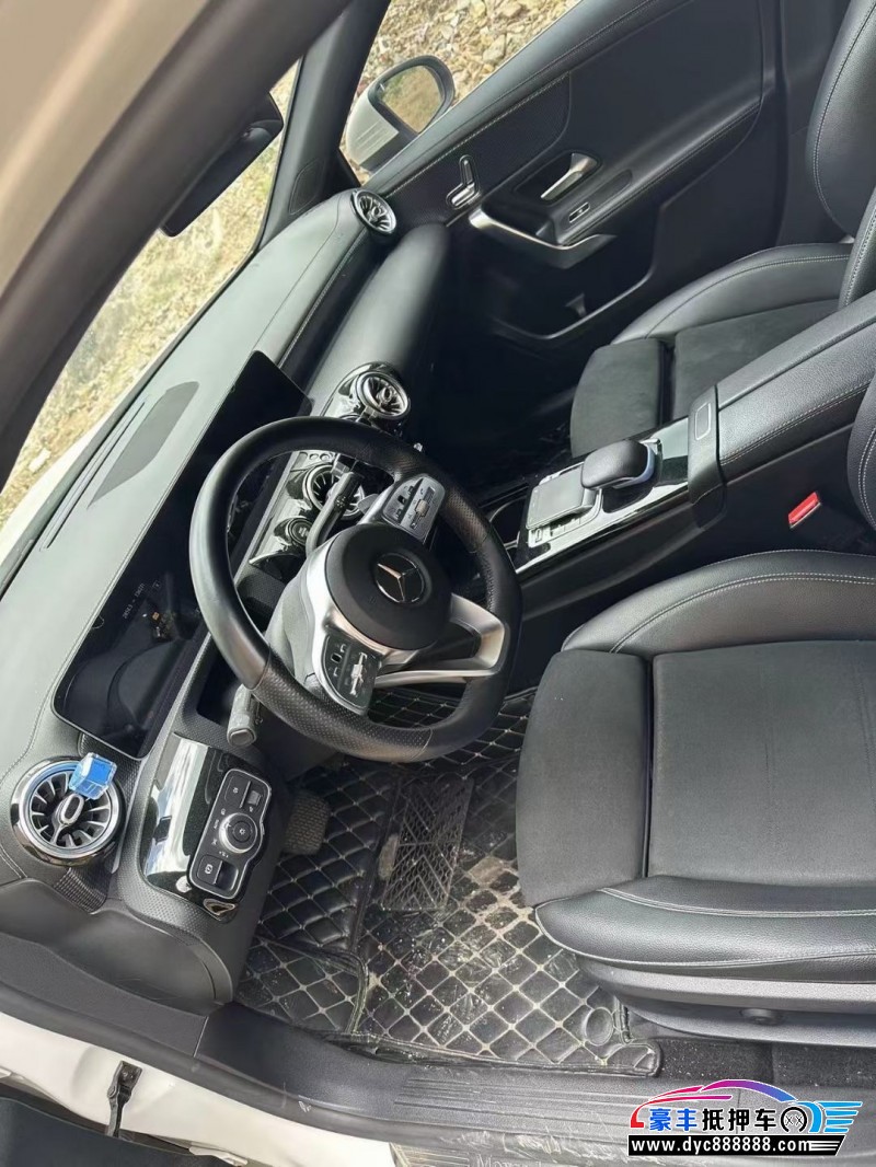 19年奔驰A轿车抵押车出售