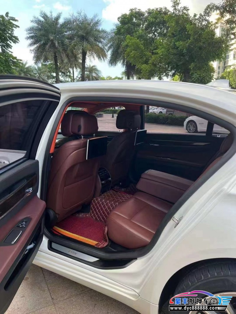 21年宝马1系轿车抵押车出售