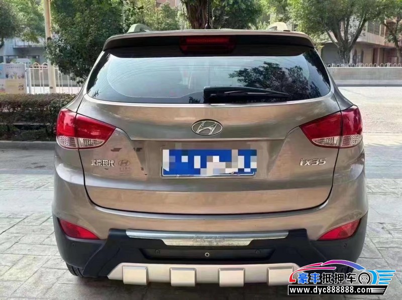 13年现代ix35轿车抵押车出售
