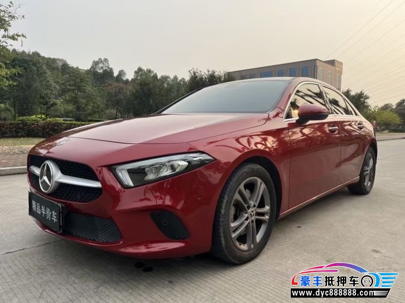 19年奔驰A轿车抵押车出售