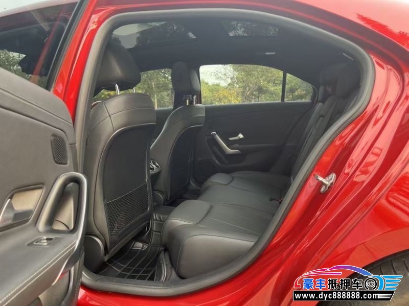 19年奔驰A轿车抵押车出售