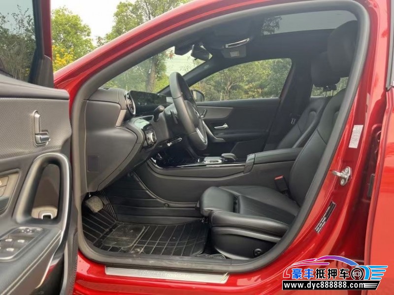 19年奔驰A轿车抵押车出售