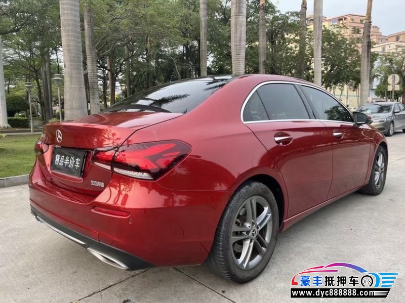 19年奔驰A轿车抵押车出售