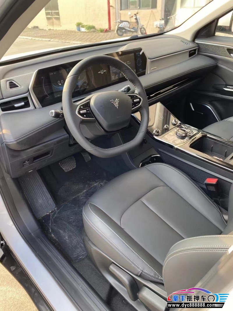 23年哪吒u-ll400轿车抵押车出售