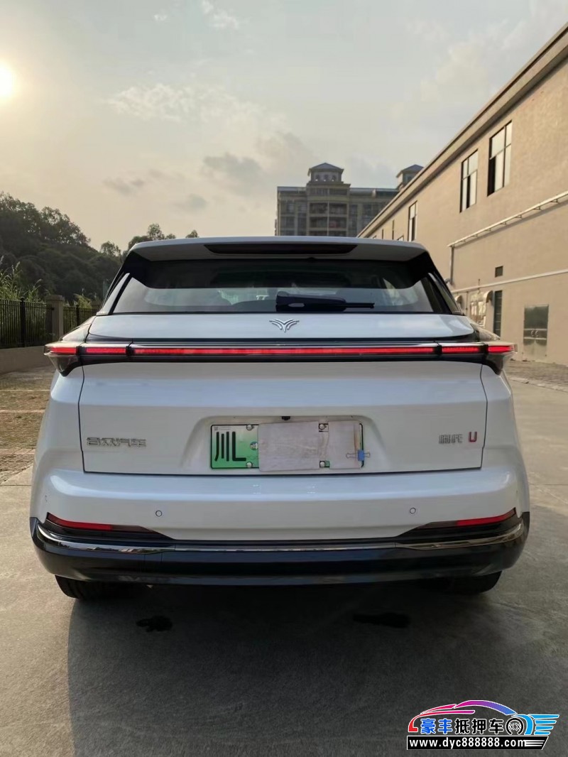 23年哪吒u-ll400轿车抵押车出售