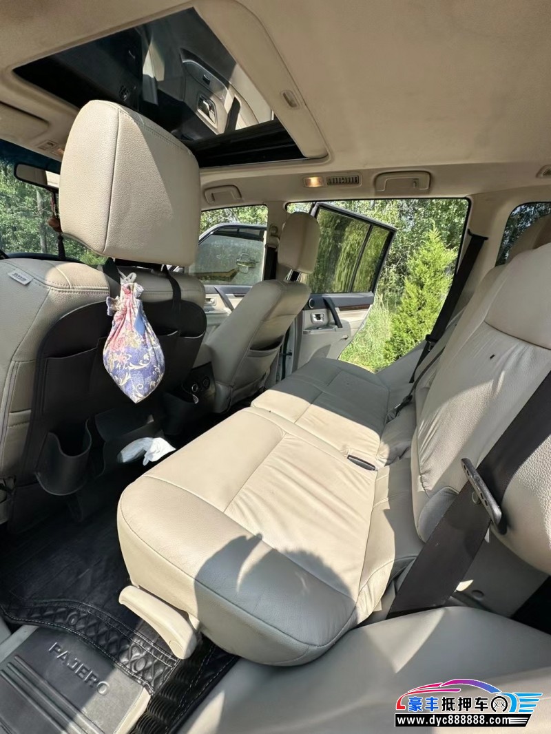 18年三菱帕杰罗SUV抵押车出售