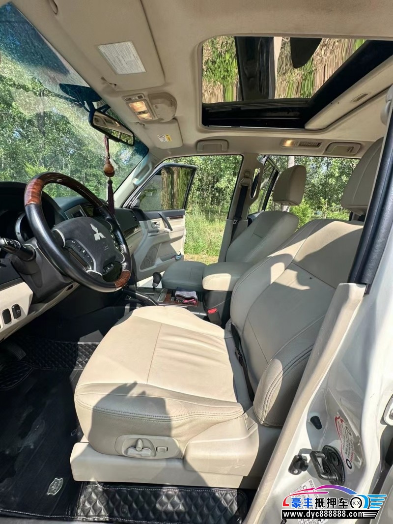 18年三菱帕杰罗SUV抵押车出售