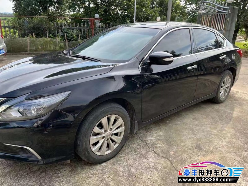 16年日产天籁轿车抵押车出售