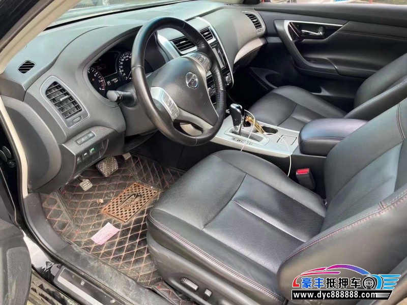 16年日产天籁轿车抵押车出售