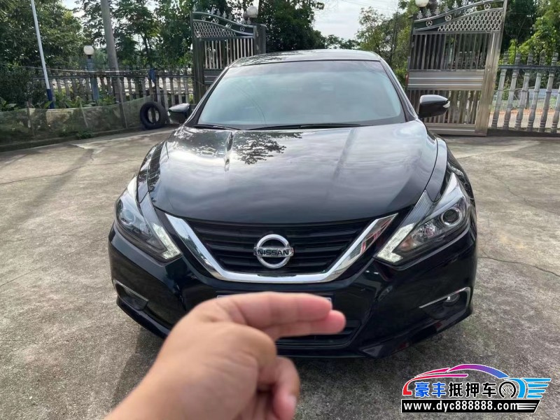 16年日产天籁轿车抵押车出售