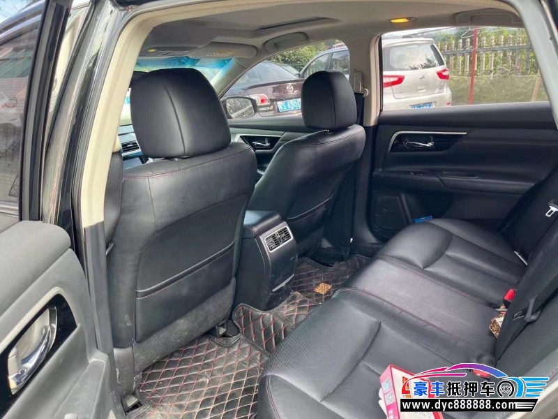 16年日产天籁轿车抵押车出售