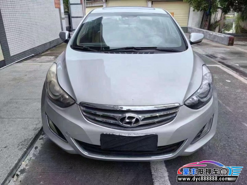 13年现代朗动轿车抵押车出售