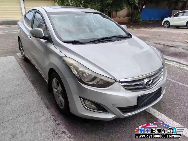 13年现代朗动轿车抵押车出售