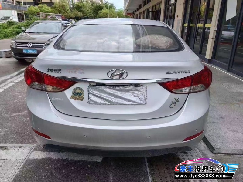 13年现代朗动轿车抵押车出售