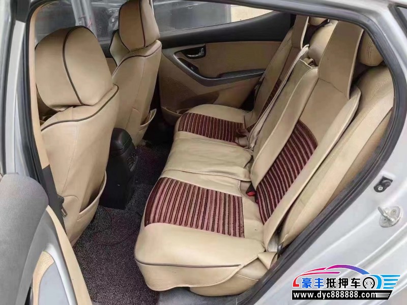 13年现代朗动轿车抵押车出售