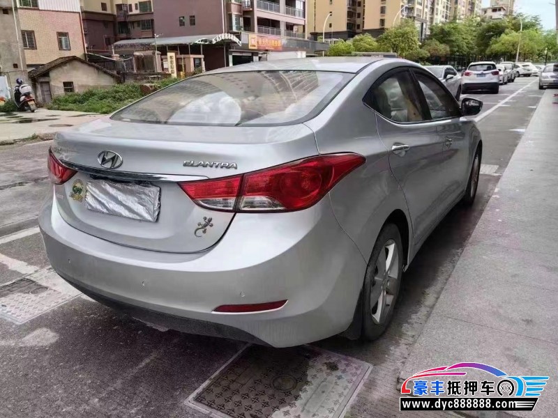 13年现代朗动轿车抵押车出售