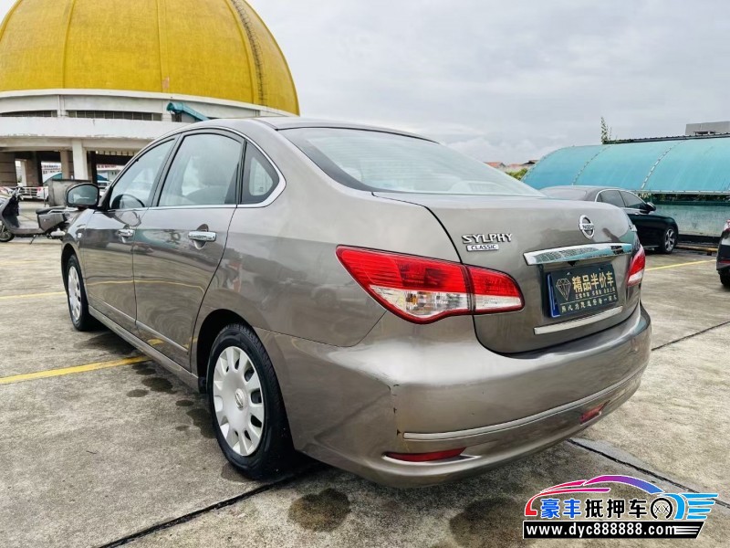 16年日产轩逸轿车抵押车出售