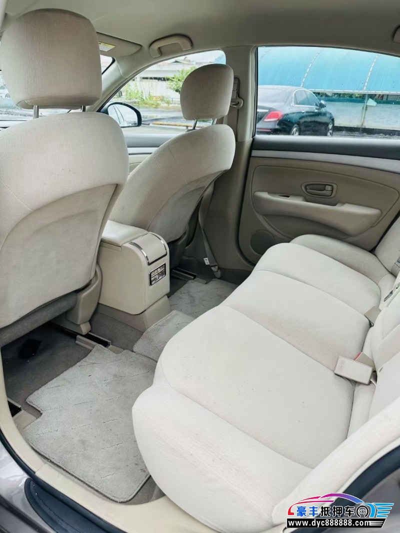 16年日产轩逸轿车抵押车出售