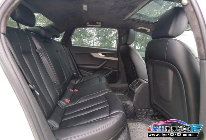 17年奥迪A4轿车抵押车出售