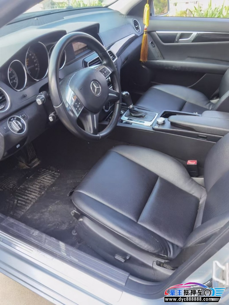 13年奔驰C轿车抵押车出售