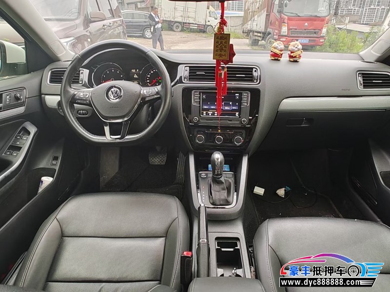 17年大众速腾轿车抵押车出售