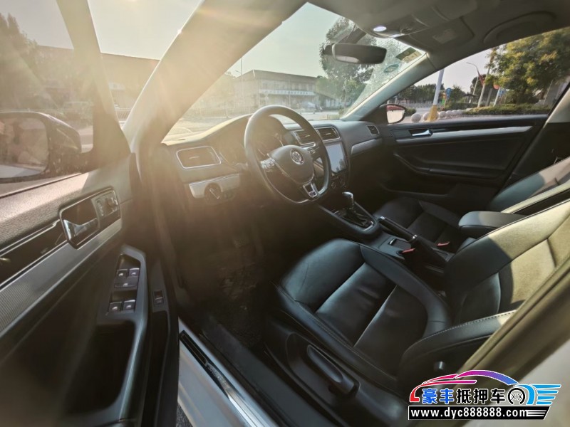 17年大众速腾轿车抵押车出售