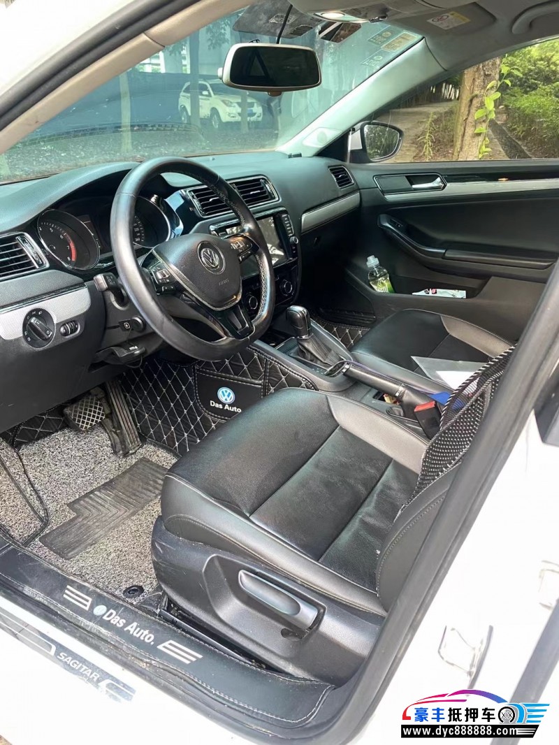 17年大众速腾轿车抵押车出售