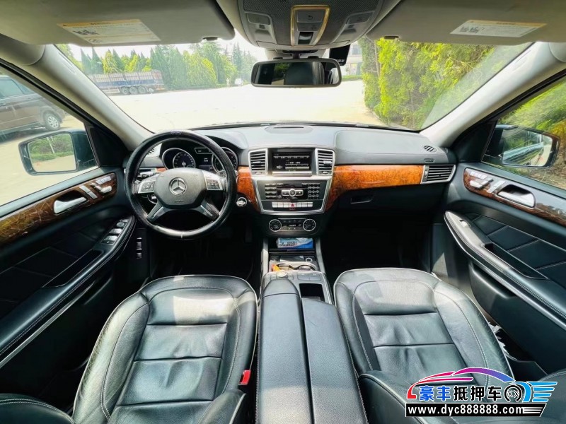 14年奔驰GL轿车抵押车出售