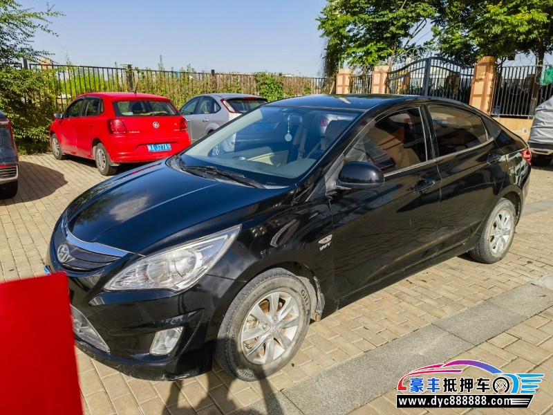 13年现代瑞纳轿车抵押车出售