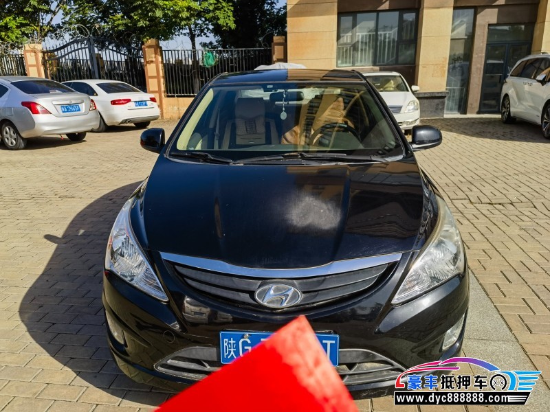 13年现代瑞纳轿车抵押车出售