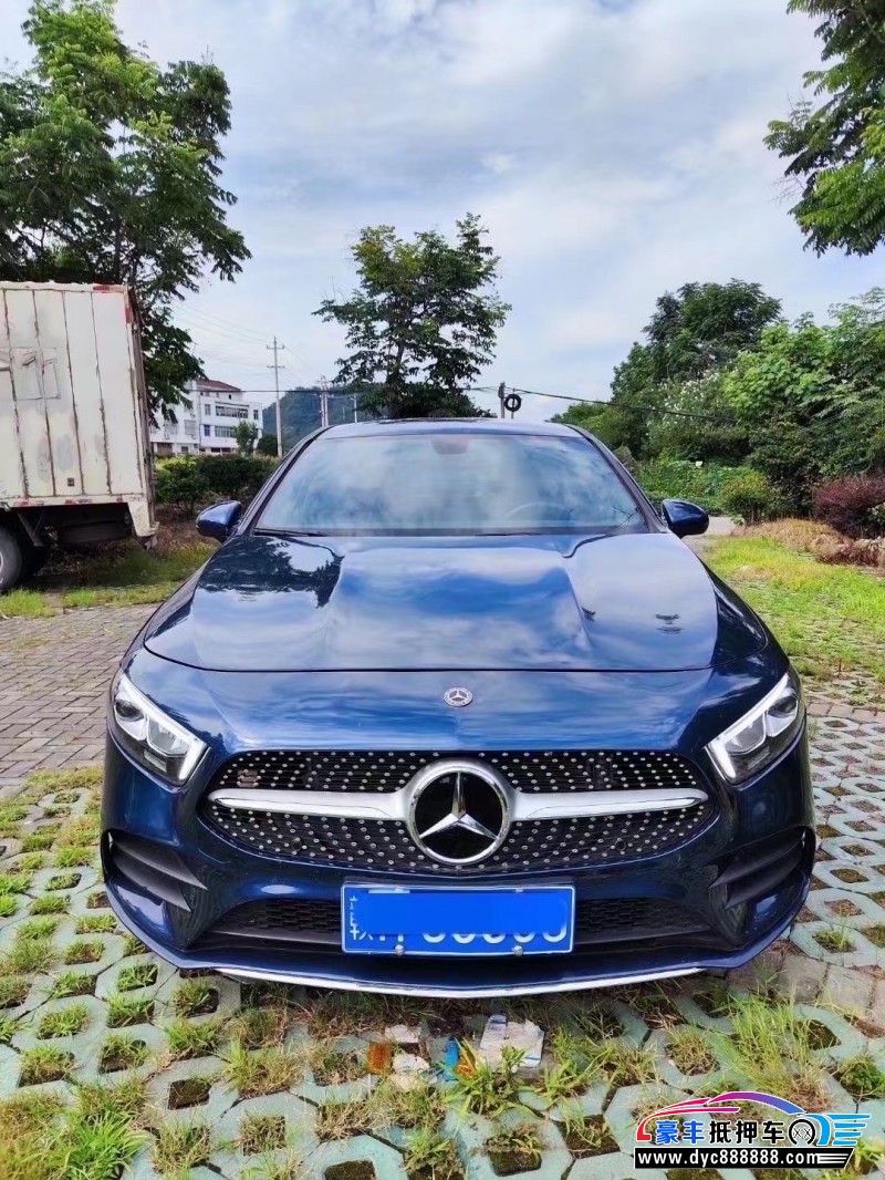 19年奔驰A轿车抵押车出售