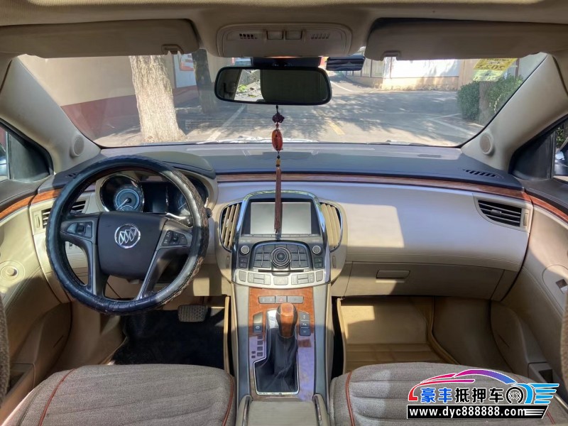 10年别克君越轿车抵押车出售