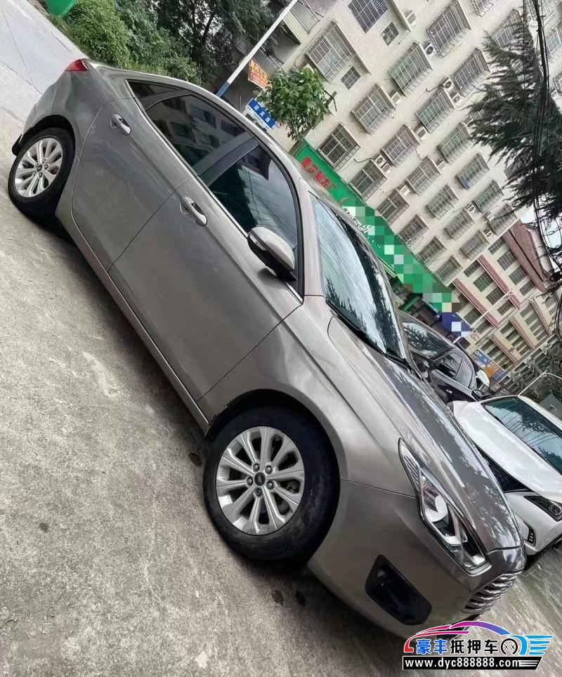 17年福特福睿斯轿车抵押车出售