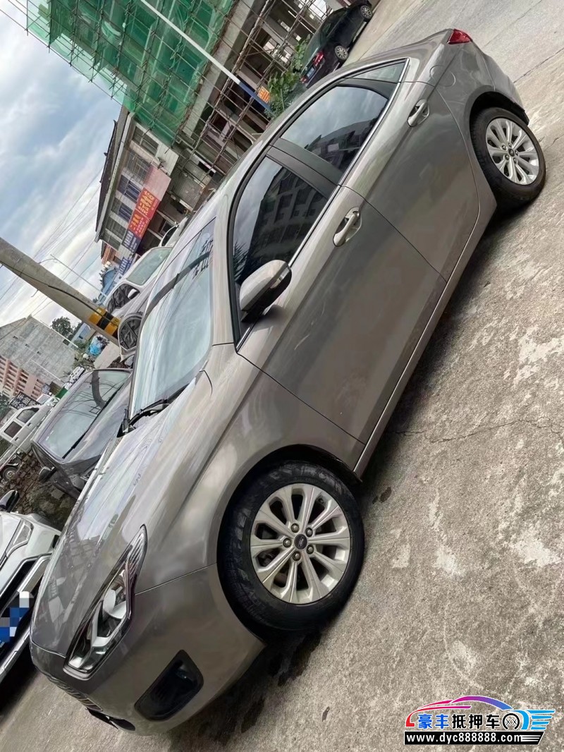 17年福特福睿斯轿车抵押车出售