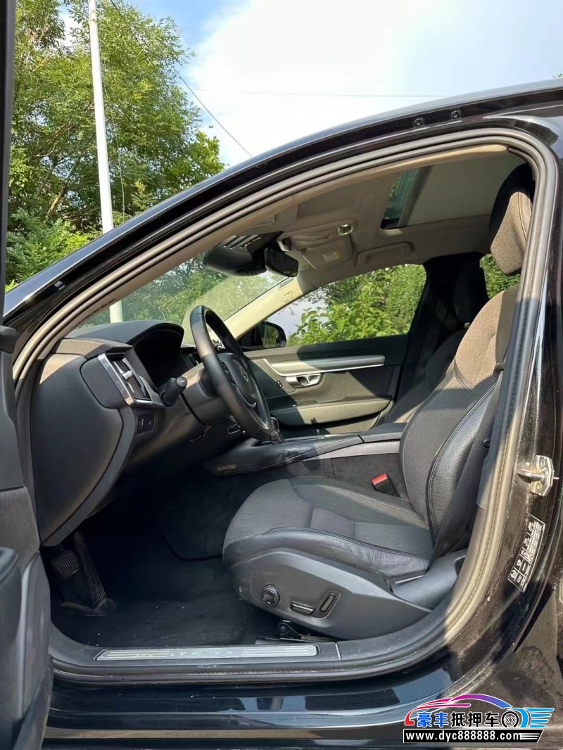 17年沃尔沃S90轿车抵押车出售