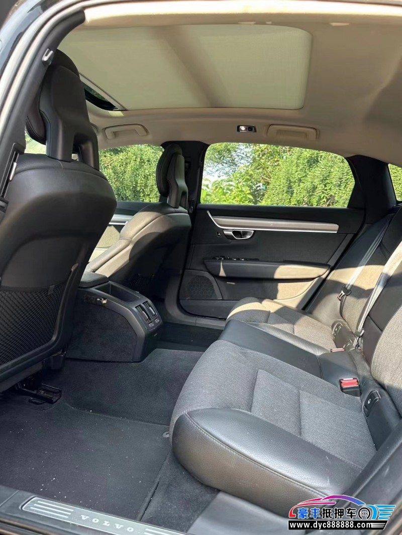 17年沃尔沃S90轿车抵押车出售