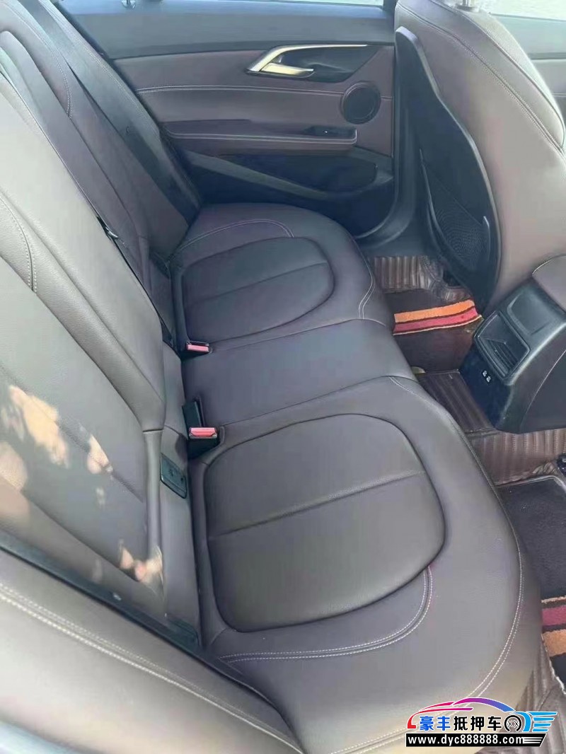 20年宝马1系轿车抵押车出售