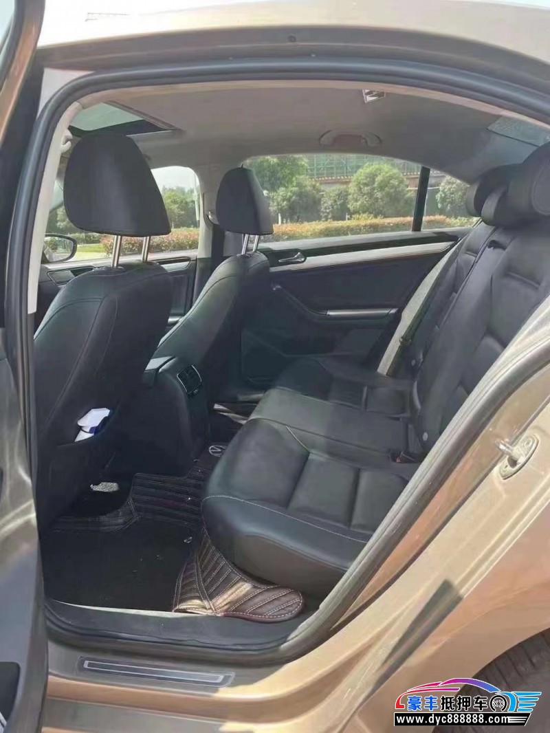 17年大众速腾轿车抵押车出售