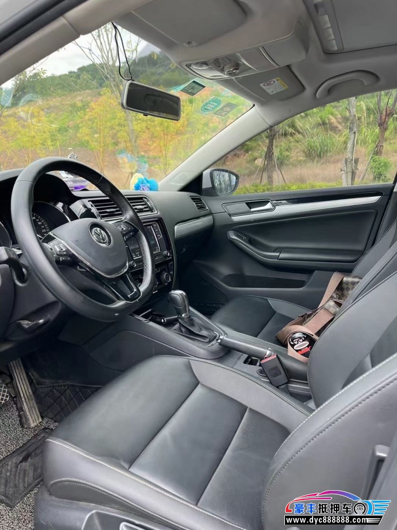 17年大众速腾轿车抵押车出售