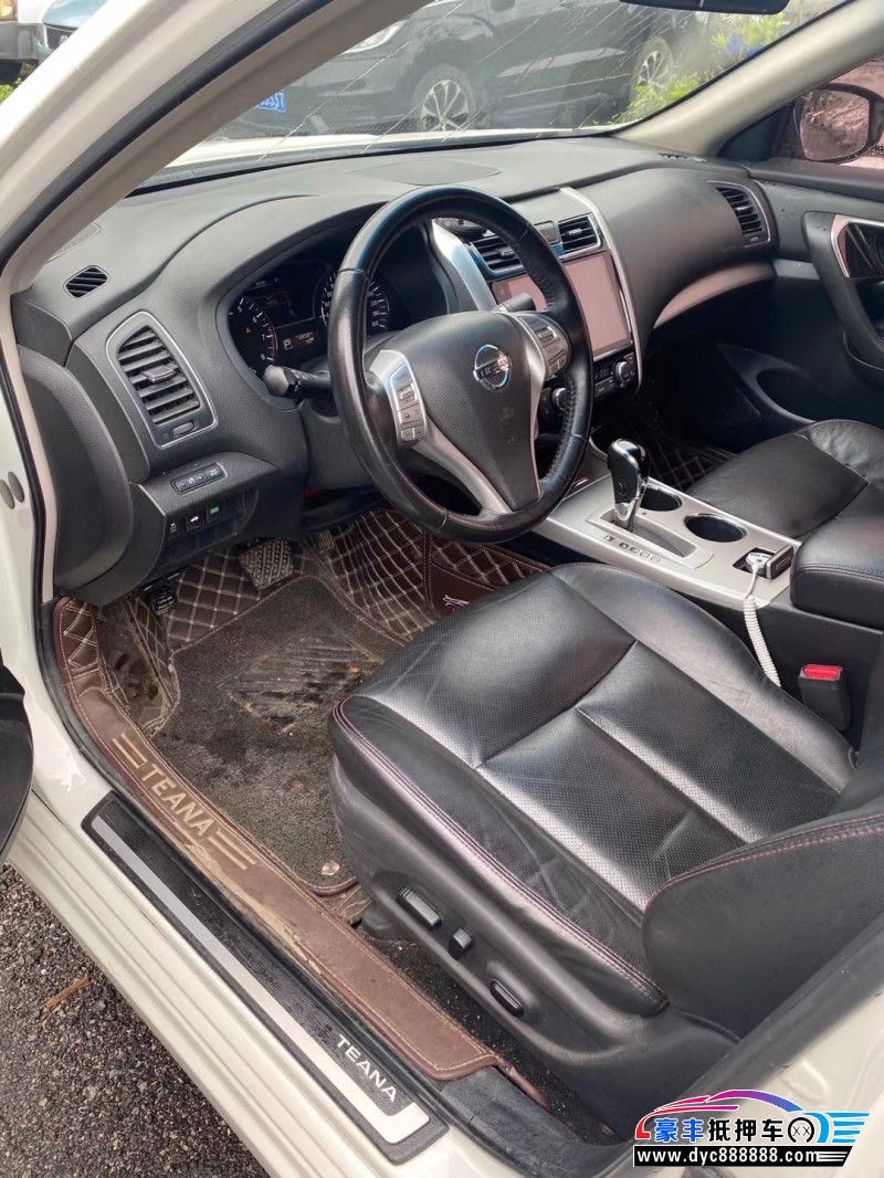 18年日产天籁轿车抵押车出售