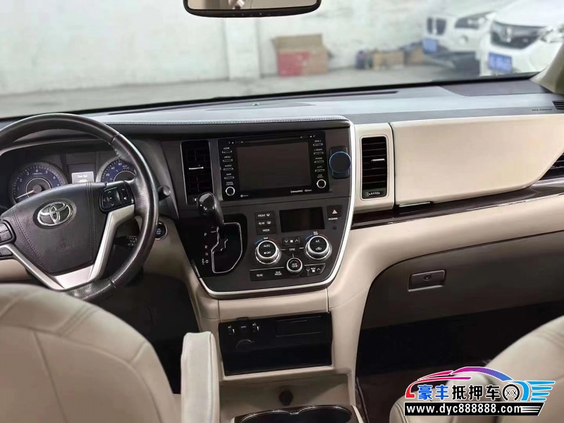 20年丰田塞纳轿车抵押车出售