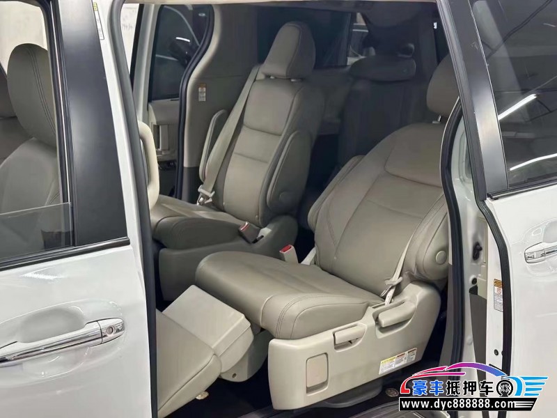 20年丰田塞纳轿车抵押车出售