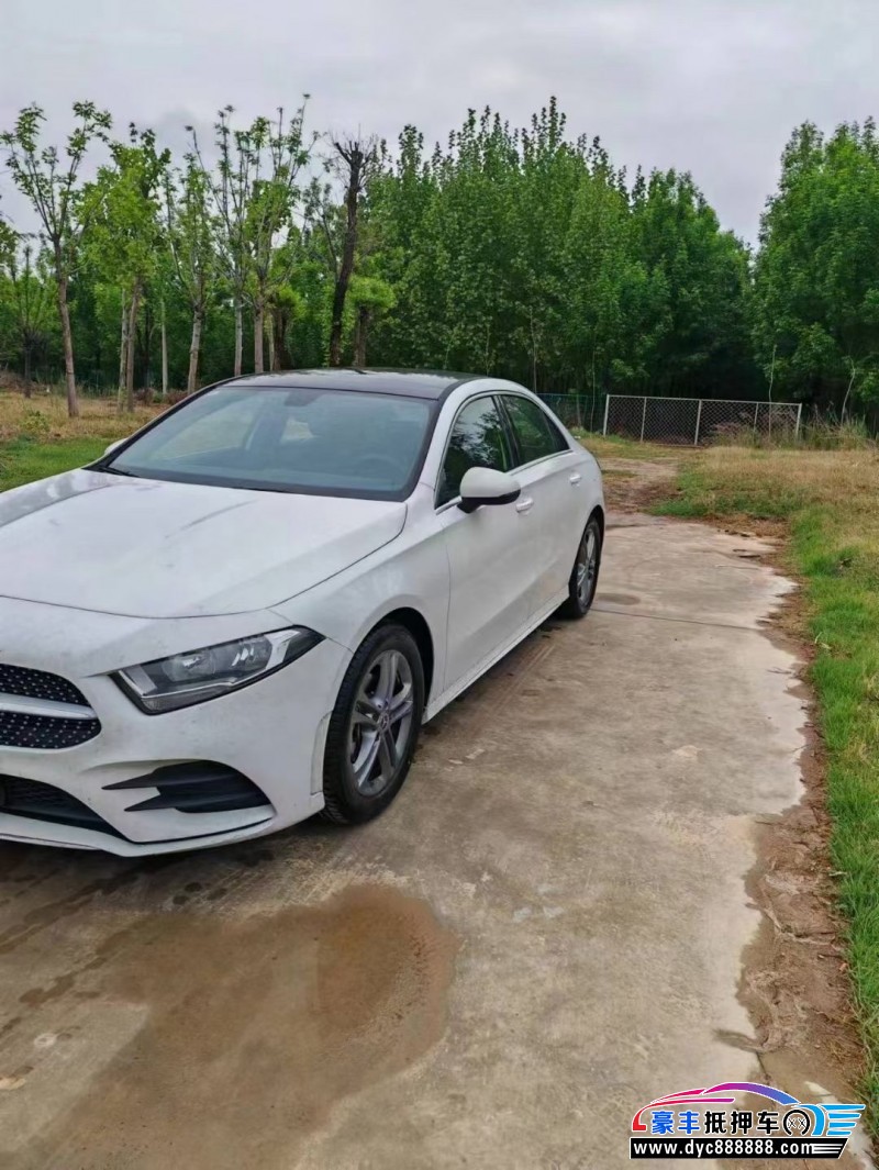 23年奔驰A轿车抵押车出售