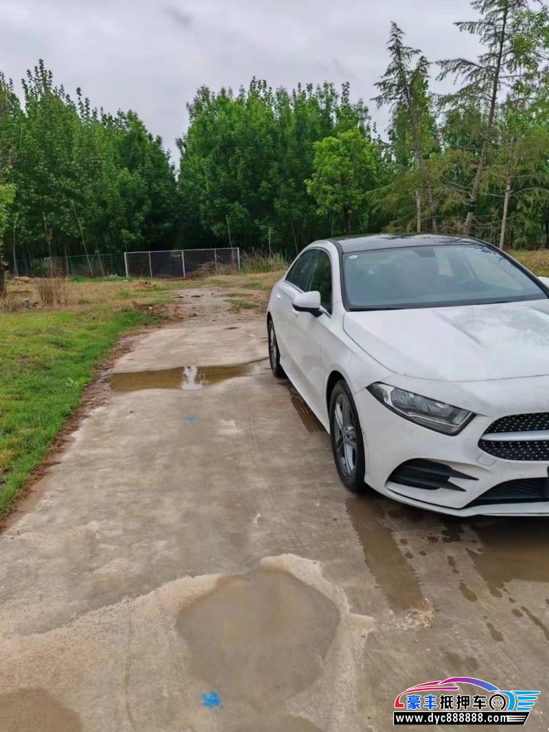 23年奔驰A轿车抵押车出售