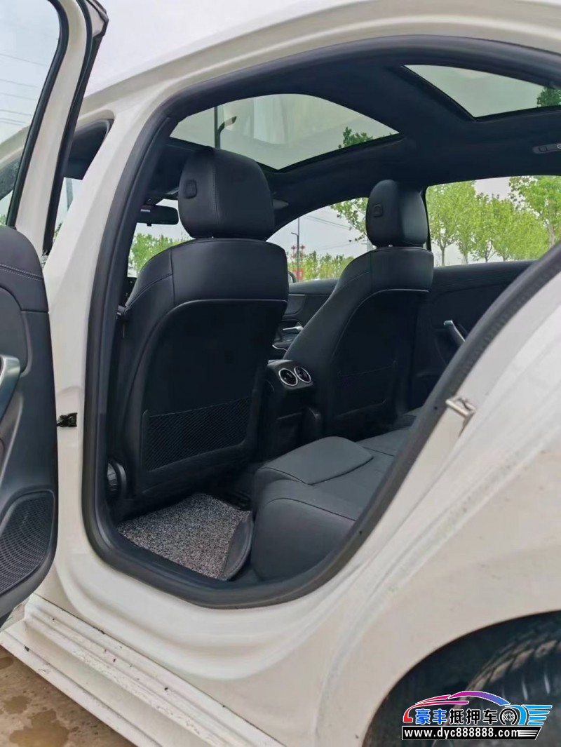 23年奔驰A轿车抵押车出售